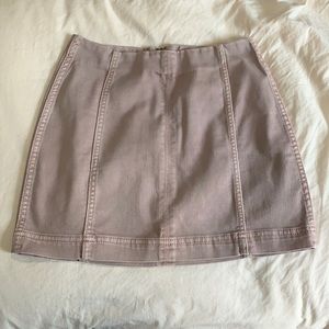 WORN ONCE- Super comfy - stretchy women’s skirt with zipper on back
